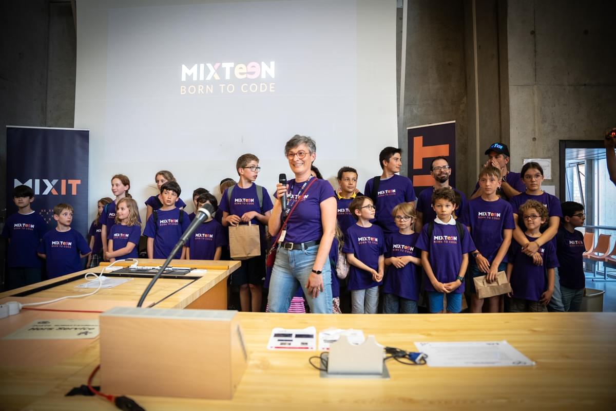 Les enfants de mixteen dans l’amphithéatre des keynotes